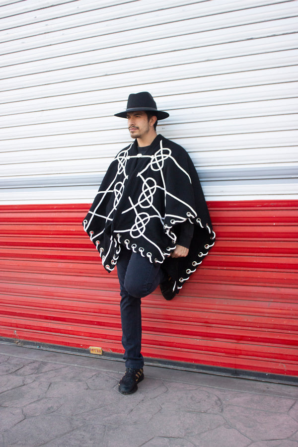 PRE ORDER | B&W; Poncho Fernanda Barboza